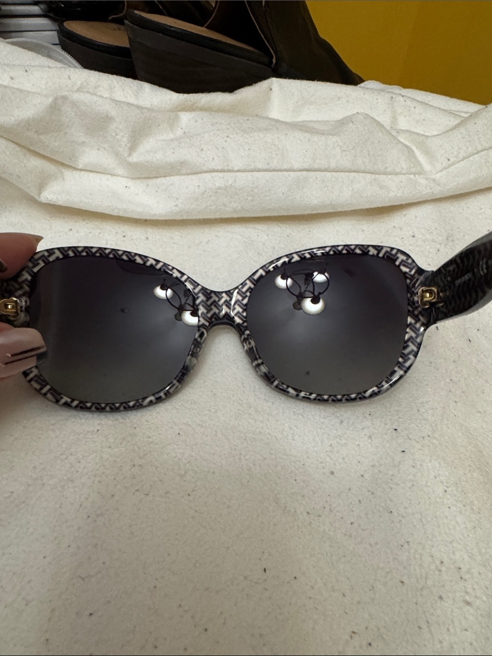 Tory Burch Oversized Women's Sunglasses - Black - Picture 4 of 11